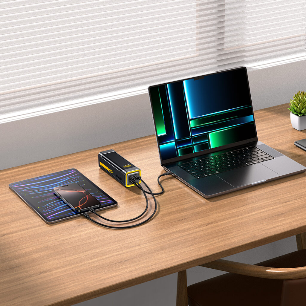 05推广图（三口）-1024x1024 Newest AOHi power bank promises a powerful 240W output